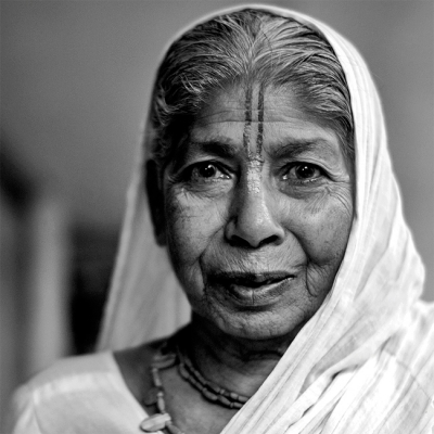 Bianche Vedove di Vrindavan, Monica Mietitore
